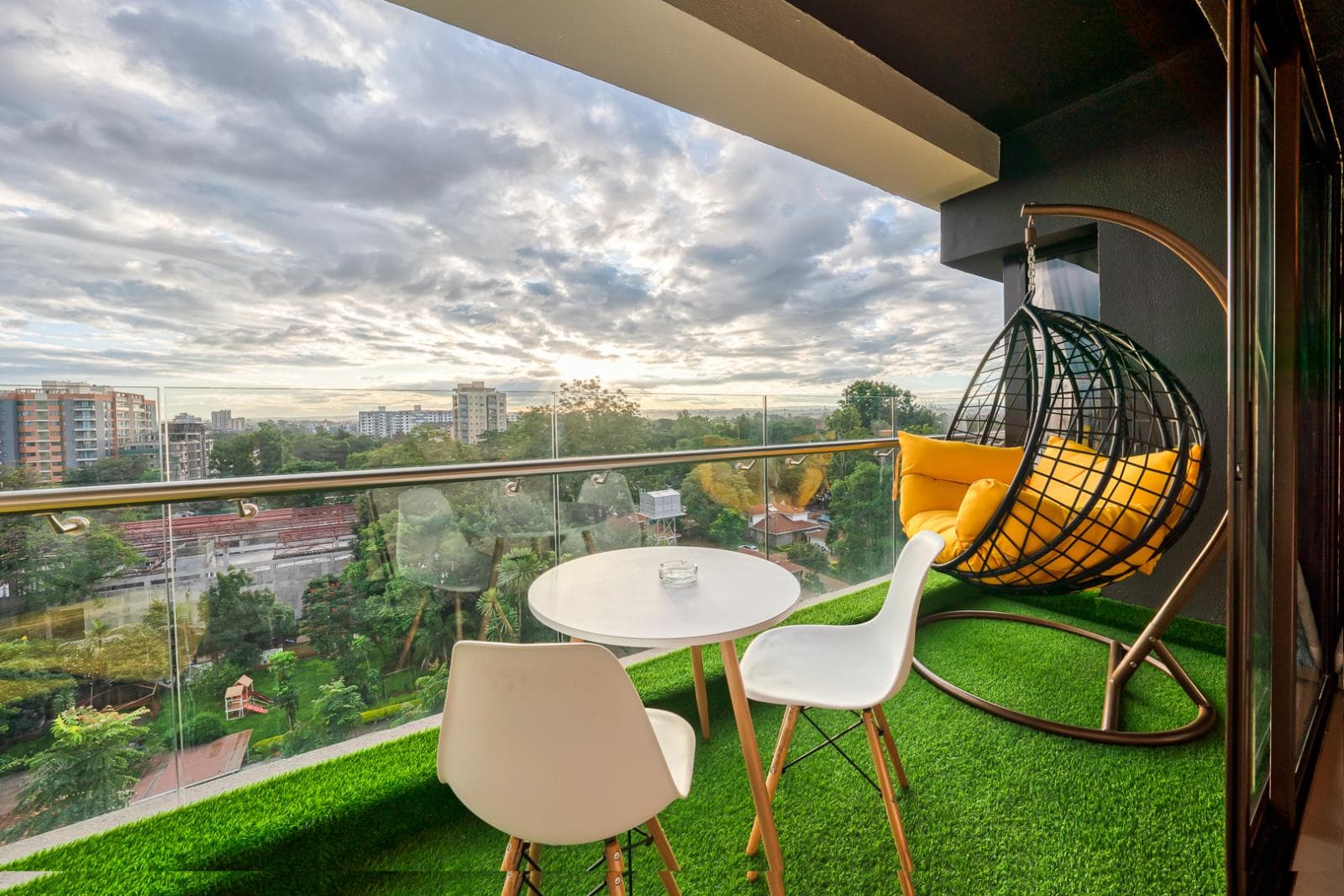 Sunset Views 2BR | 85" Cinema TV | Lavington - Nairobi, Nairobi